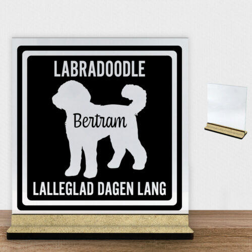 MyPets Labradoodle #2 | Glasskilt inkl. fod (træfiber)