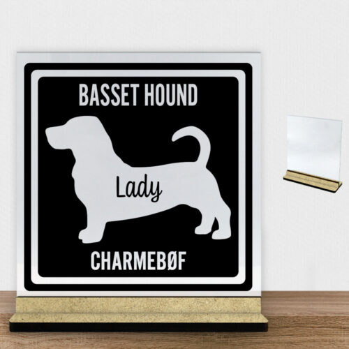 MyPets Basset Hound | Glasskilt inkl. fod (træfiber)