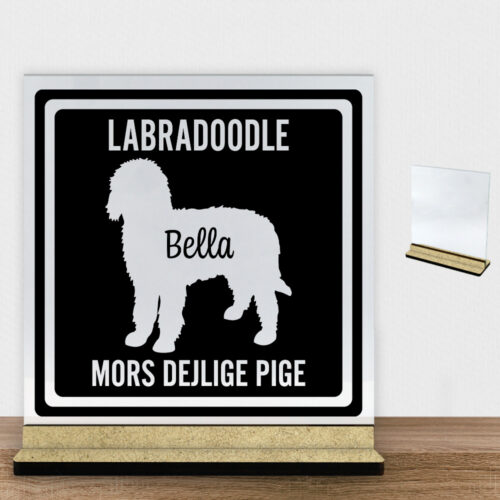MyPets Labradoodle | Glasskilt inkl. fod (træfiber)