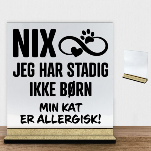 NIX jeg har stadig ikke børn - kat | Glasskilt inkl. fod (træfiber)
