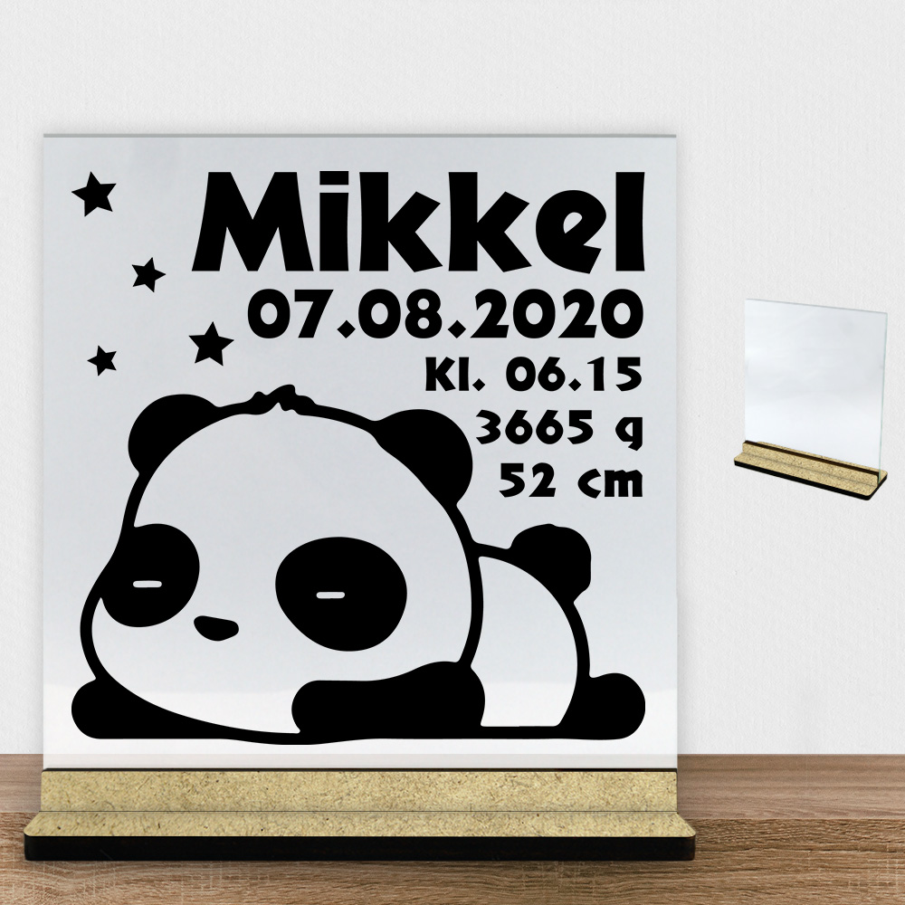 Pandaen Peng m. fødselsdata | Glasskilt inkl. fod (træfiber)