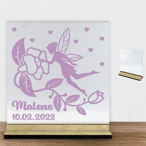 Flowering Fairy design 1 m. eget navn & dato | Glasskilt inkl. fod (træfiber)