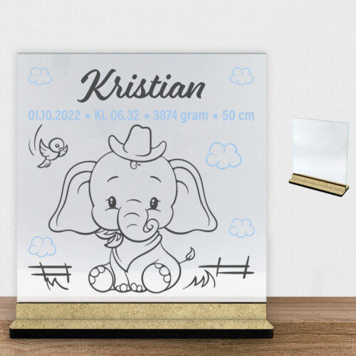 Den lille elefant #3 m. fødselsdata | Glasskilt inkl. fod (træfiber)