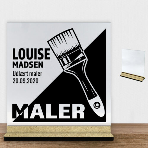 Udlært maler design 1 | Glasskilt inkl. fod (træfiber)