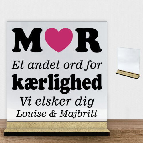 Alternative view of Mor et andet ord for kærlighed... | Glasskilt inkl. fod (træfiber)