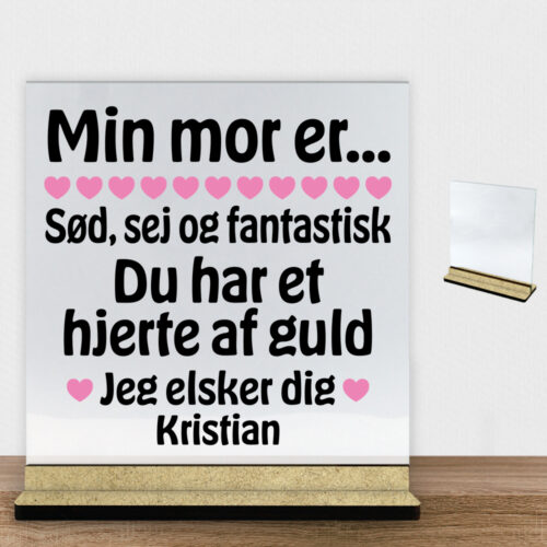 Min mor er sød, sej og fantastisk... | Glasskilt inkl. fod (træfiber)