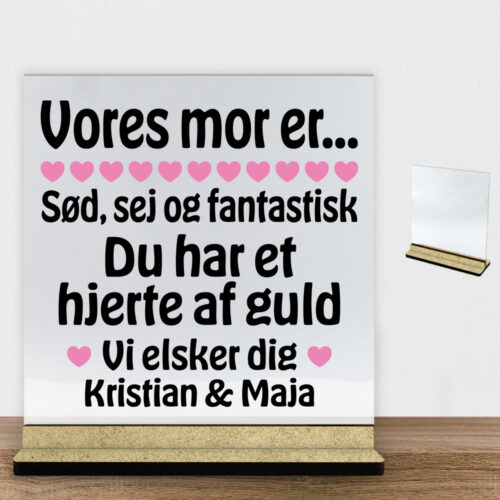 Alternative view of Min mor er sød, sej og fantastisk... | Glasskilt inkl. fod (træfiber)