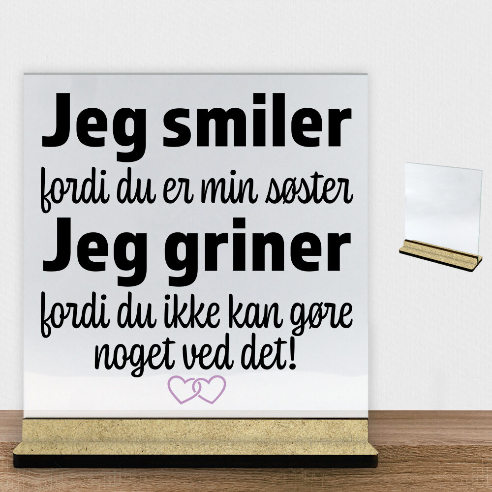 Jeg smiler fordi du er min søster... | Glasskilt inkl. fod (træfiber)