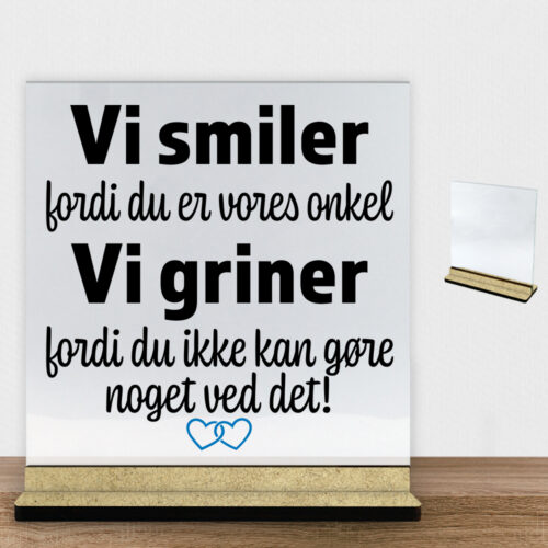 Alternative view of Jeg smiler fordi du er min onkel... | Glasskilt inkl. fod (træfiber)
