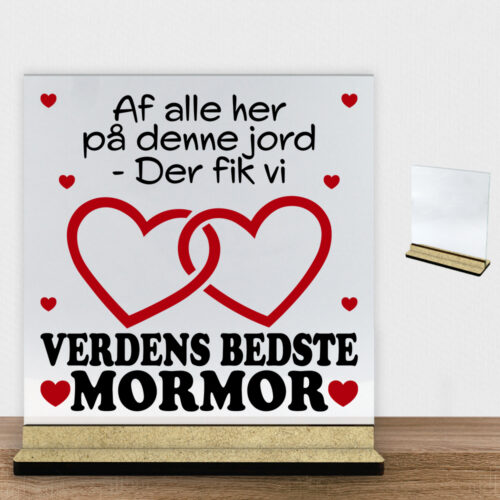 Alternative view of Af alle her på denne jord... - mormor | Glasskilt inkl. fod (træfiber)