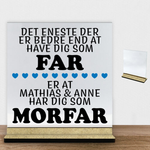 Det eneste der er bedre end... - far/morfar | Glasskilt inkl. fod (træfiber)