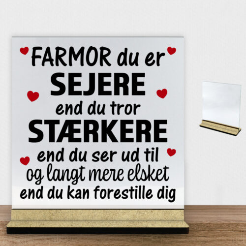 Farmor du er sejere end du tror - design 1 | Glasskilt inkl. fod (træfiber)
