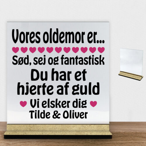 Alternative view of Min oldemor er sød, sej og fantastisk... | Glasskilt inkl. fod (træfiber)