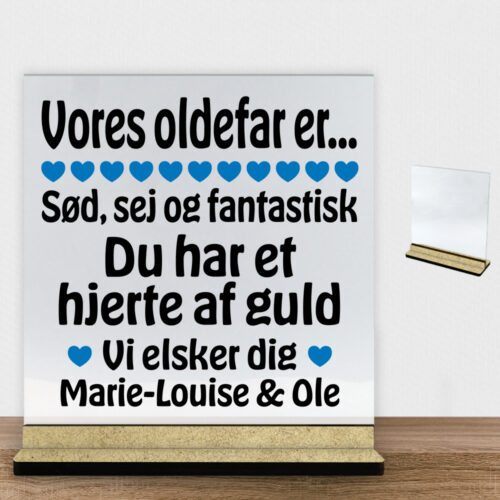 Alternative view of Min oldefar er sød, sej og fantastisk... | Glasskilt inkl. fod (træfiber)