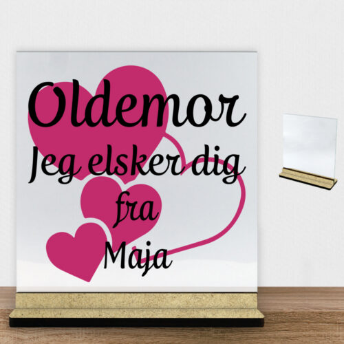 Oldemor jeg elsker dig m. hjerter | Glasskilt inkl. fod (træfiber)