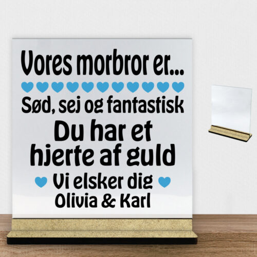 Alternative view of Min morbror er sød, sej og fantastisk... | Glasskilt inkl. fod (træfiber)