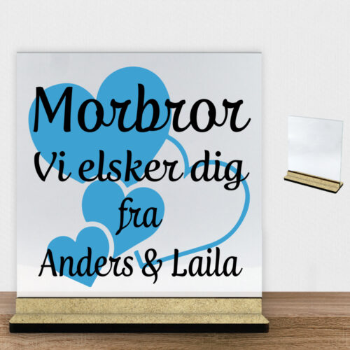 Alternative view of Morbror jeg elsker dig m. hjerter | Glasskilt inkl. fod (træfiber)