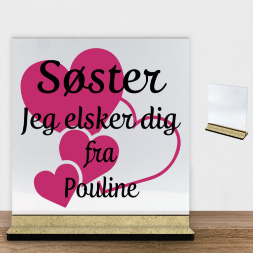 Søster jeg elsker dig m. hjerter | Glasskilt inkl. fod (træfiber)
