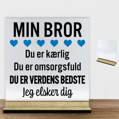 Min bror er verdens bedste | Glasskilt inkl. fod (træfiber)