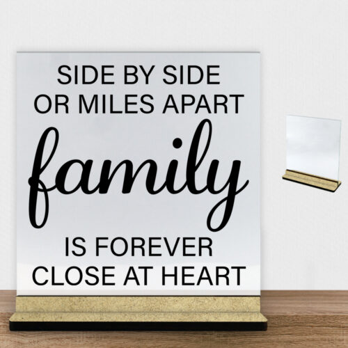 Side by side or miles apart... #1 | Glasskilt inkl. fod (træfiber)