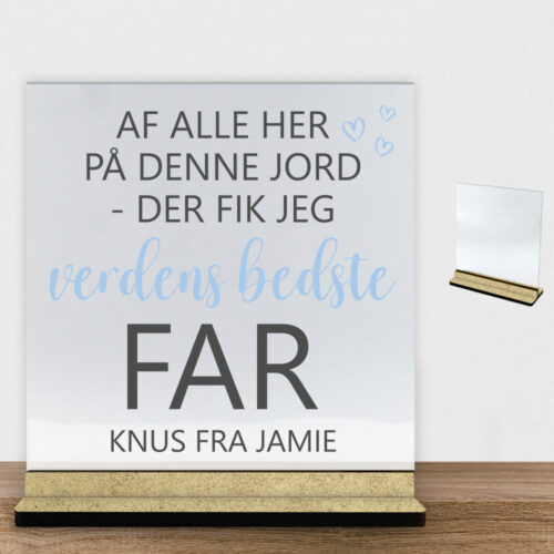 Af alle her på denne jord - far | Glasskilt inkl. fod (træfiber)