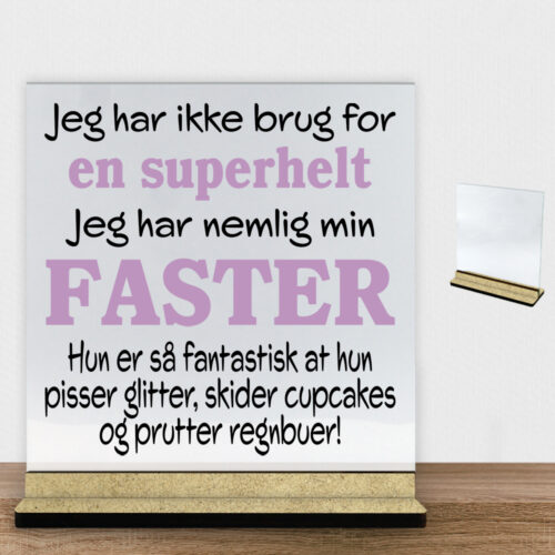 Jeg har ikke brug for en superhelt... - faster | Glasskilt inkl. fod (træfiber)