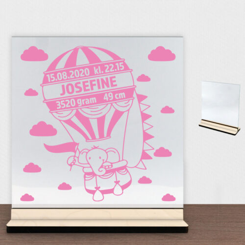 Elefant i luftballon m. fødselsdata | Glasskilt inkl. fod (poppel krydsfinér)