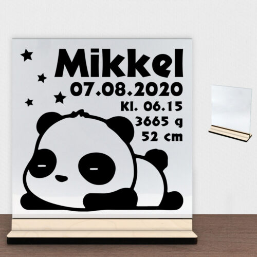 Pandaen Peng m. fødselsdata | Glasskilt inkl. fod(poppel krydsfinér)