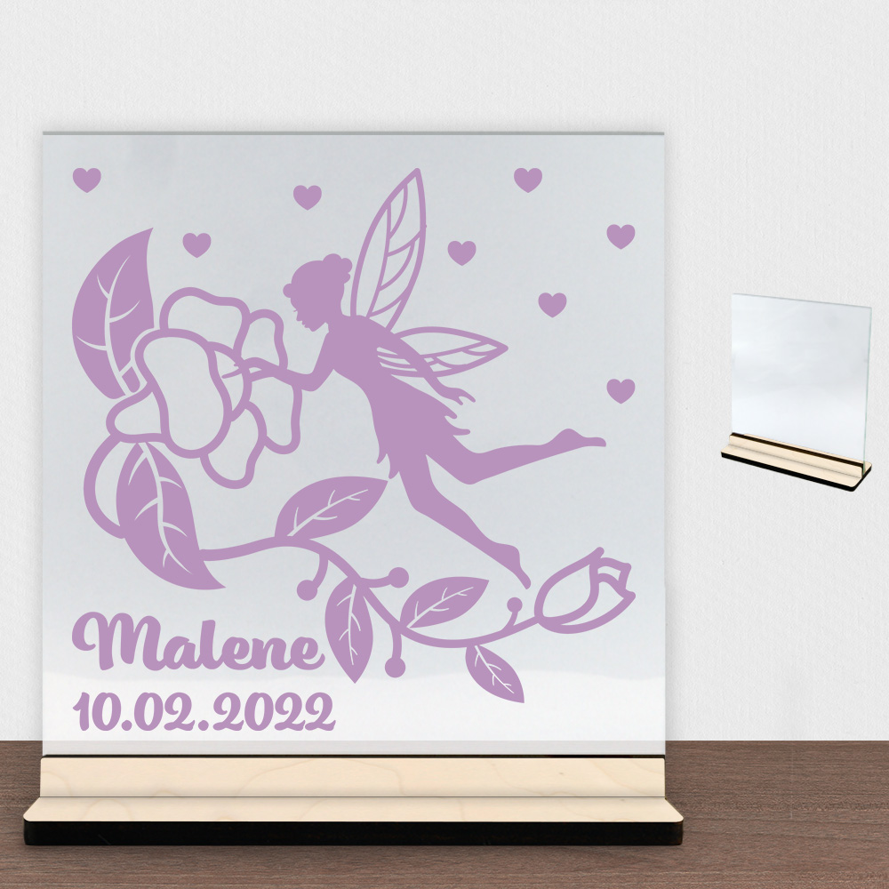 Flowering Fairy design 1 m. eget navn & dato | Glasskilt inkl. fod (poppel krydsfinér)