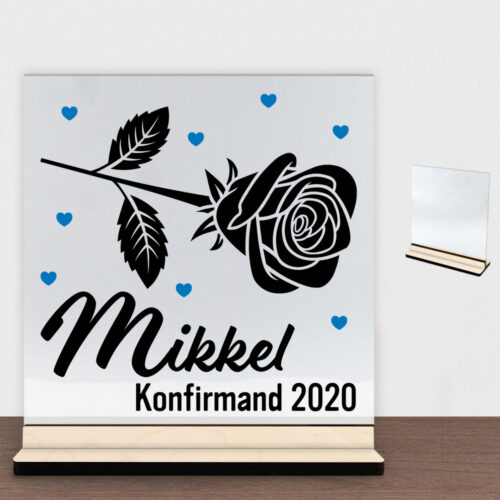 Konfirmation design 21 | Glasskilt inkl. fod (poppel krydsfinér)