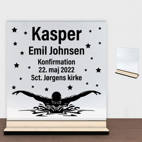 Konfirmation design 28 | Glasskilt inkl. fod (poppel krydsfinér)