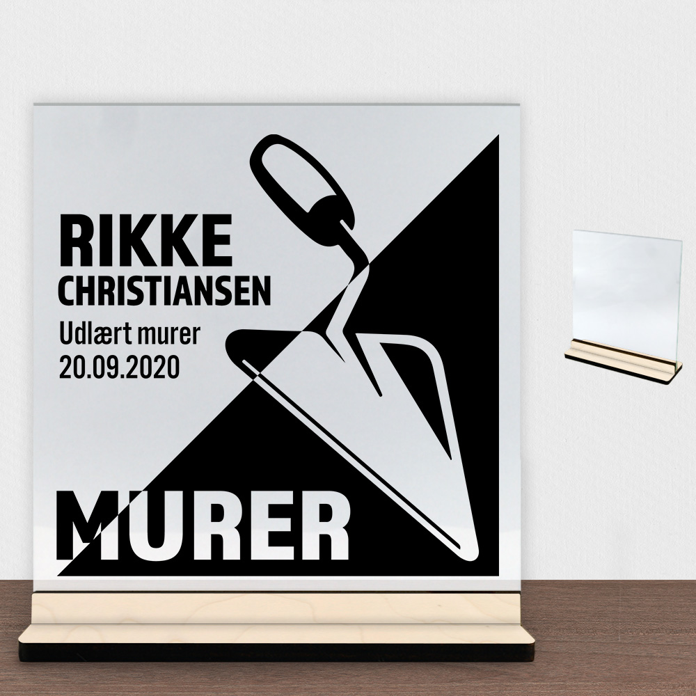 Udlært murer design 1 | Glasskilt inkl. fod (poppel krydsfinér)