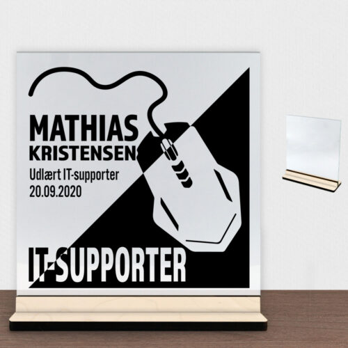 Udlært it-supporter design 1 | Glasskilt inkl. fod (poppel krydsfinér)
