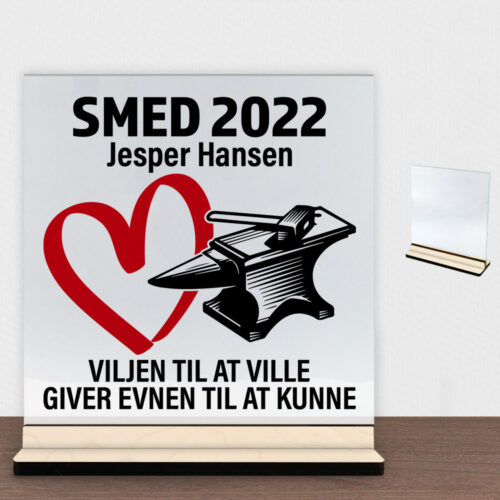 Smed #1 | Glasskilt inkl. fod (poppel krydsfinér)
