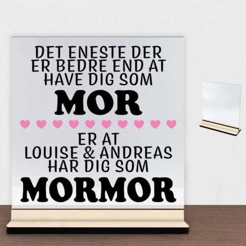 Det eneste der er bedre end... - mor/mormor | Glasskilt inkl. fod (poppel krydsfinér)