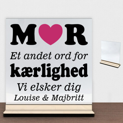 Alternative view of Mor et andet ord for kærlighed... | Glasskilt inkl. fod (poppel krydsfinér)