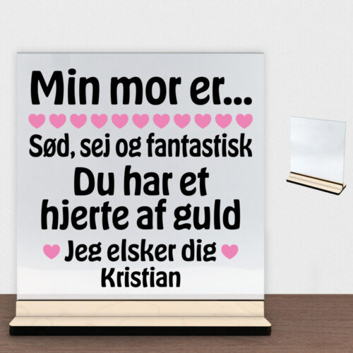 Min mor er sød, sej og fantastisk... | Glasskilt inkl. fod (poppel krydsfinér)