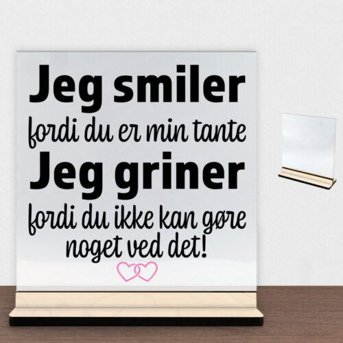 Jeg smiler fordi du er min tante... | Glasskilt inkl. fod (poppel krydsfinér)