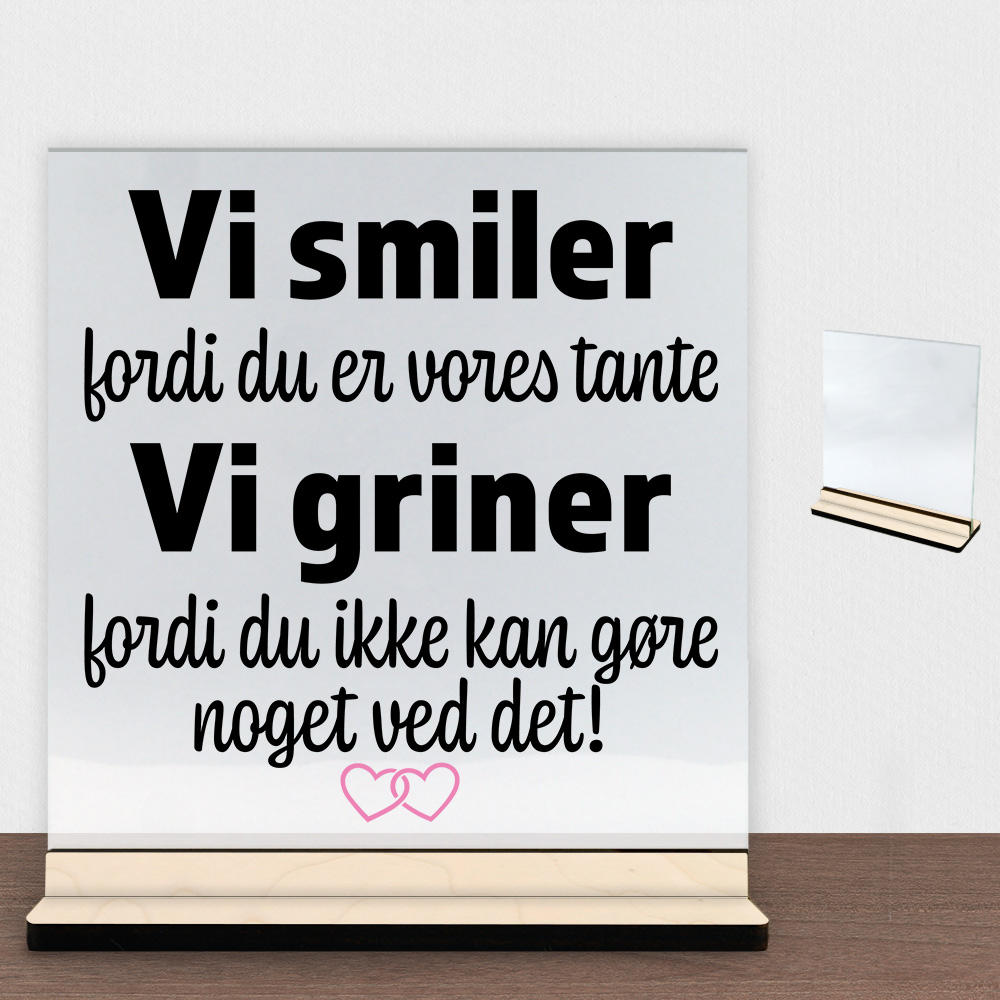 Jeg smiler fordi du er min tante... | Glasskilt inkl. fod (poppel krydsfinér) - Billede 2