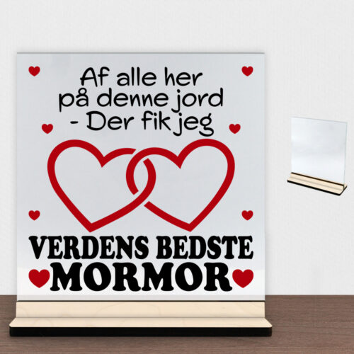 Af alle her på denne jord... - mormor | Glasskilt inkl. fod (poppel krydsfinér)