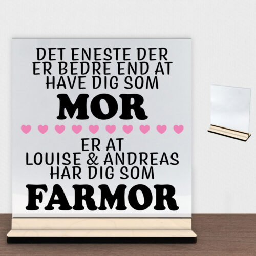 Det eneste der er bedre end... - mor/farmor | Glasskilt inkl. fod (poppel krydsfinér)