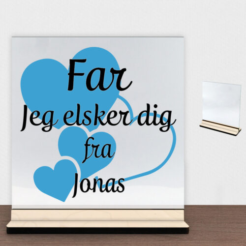 Far jeg elsker dig m. hjerter | Glasskilt inkl. fod (poppel krydsfinér)