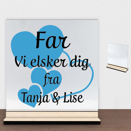 Alternative view of Far jeg elsker dig m. hjerter | Glasskilt inkl. fod (poppel krydsfinér)