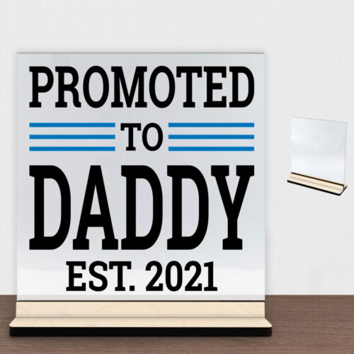 Promoted to daddy - valgfrit årstal | Glasskilt inkl. fod (poppel krydsfinér)