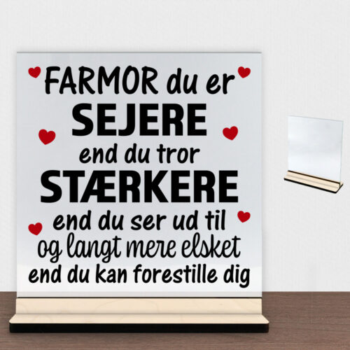 Farmor du er sejere end du tror - design 1 | Glasskilt inkl. fod (poppel krydsfinér)
