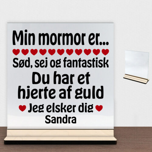 Min mormor er sød, sej og fantastisk... | Glasskilt inkl. fod (poppel krydsfinér)