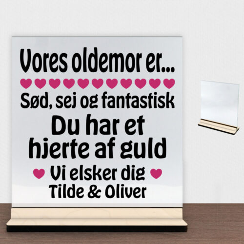 Alternative view of Min oldemor er sød, sej og fantastisk... | Glasskilt inkl. fod (poppel krydsfinér)