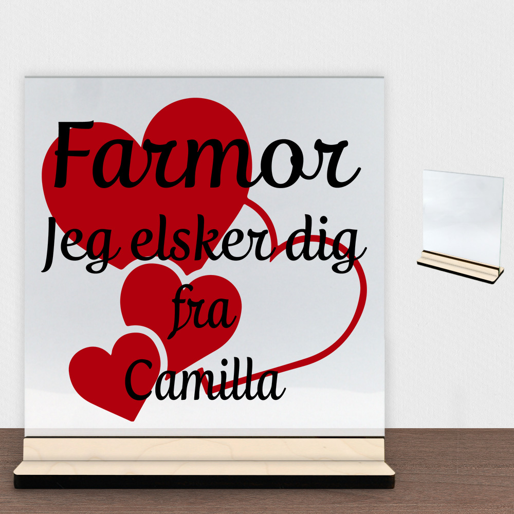 Farmor jeg elsker dig m. hjerter | Glasskilt inkl. fod (poppel krydsfinér)