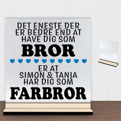 Det eneste der er bedre end... - bror/farbror | Glasskilt inkl. fod (poppel krydsfinér)