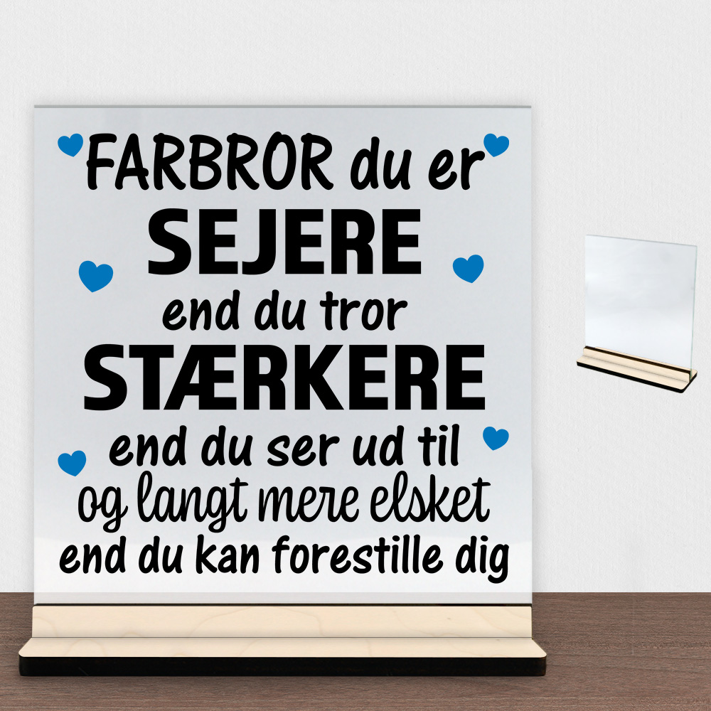 Farbror du er sejere end du tror - design 1 | Glasskilt inkl. fod (poppel krydsfinér)
